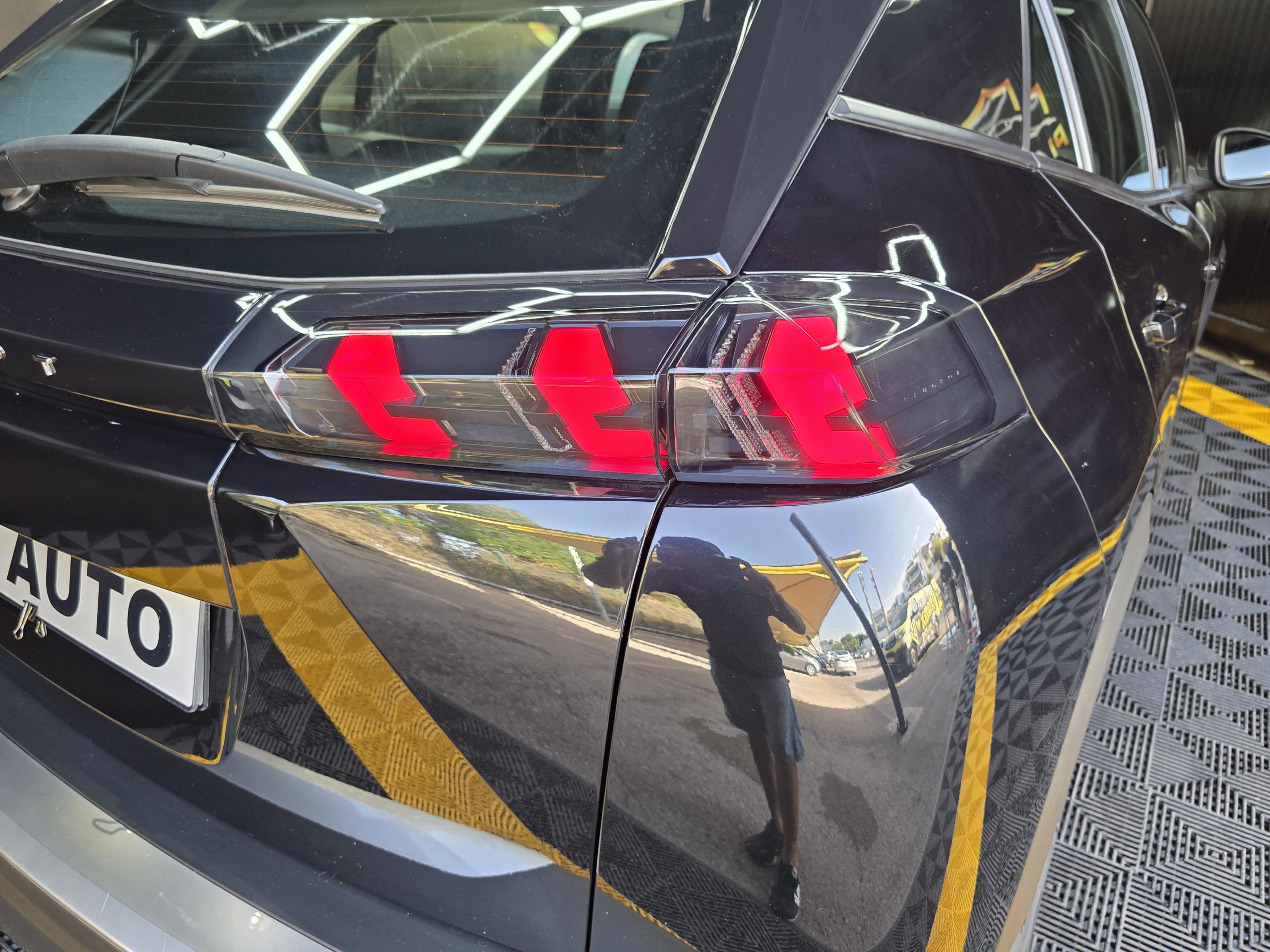 Peugeot e-2008 50 kWh Active Pack