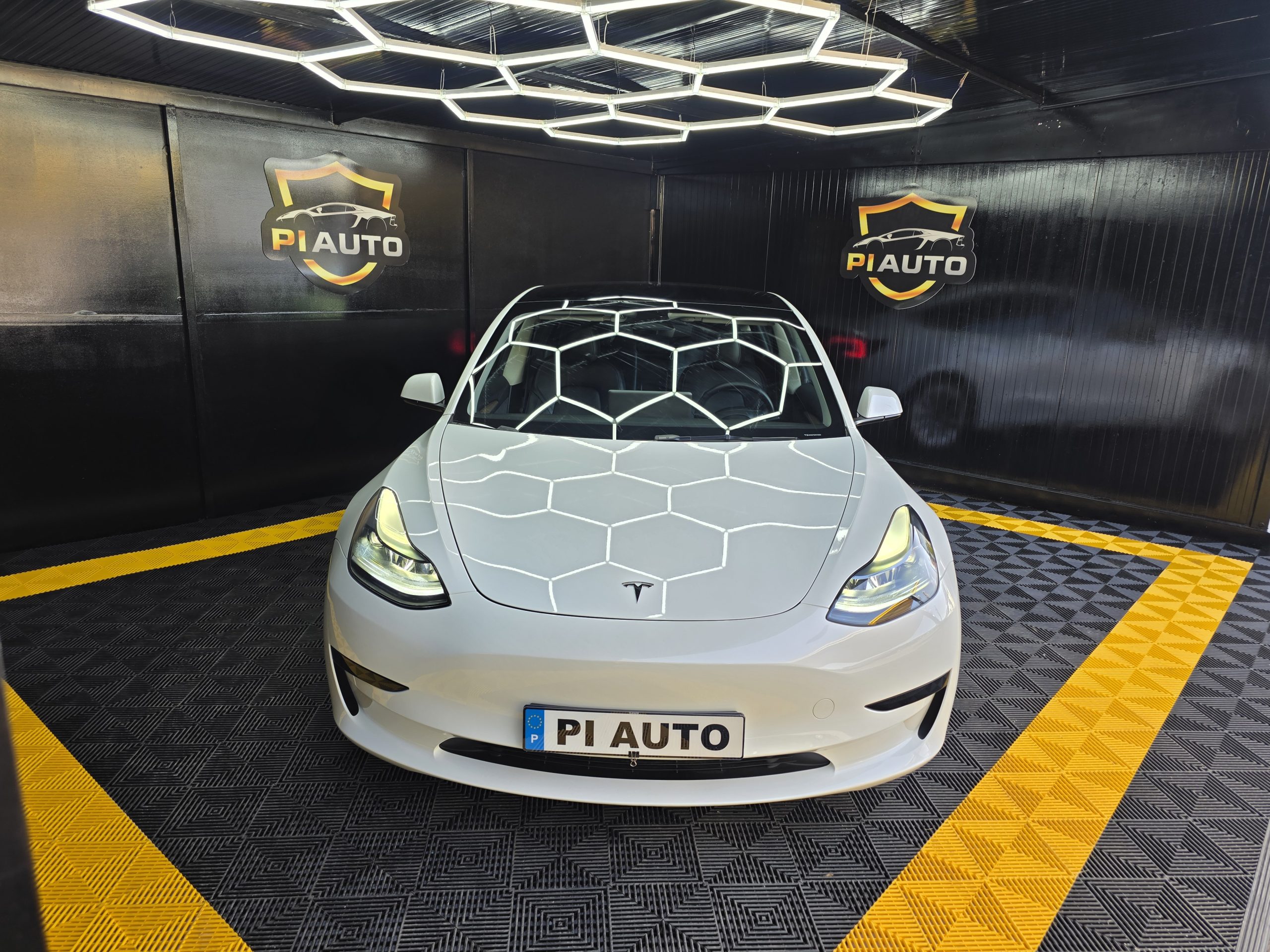 Tesla Model 3 Tracção Traseira