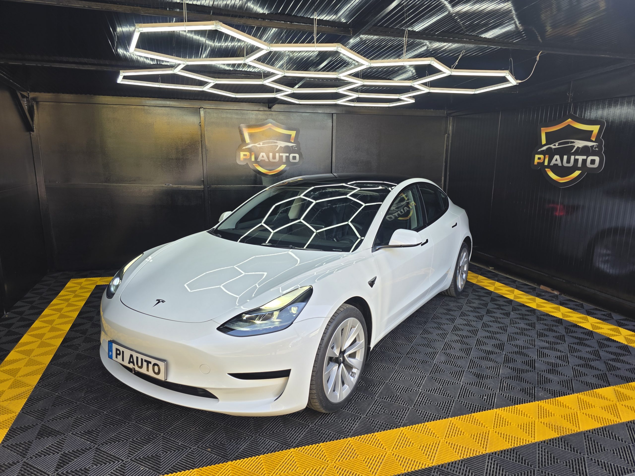 Tesla Model 3 Tracção Traseira