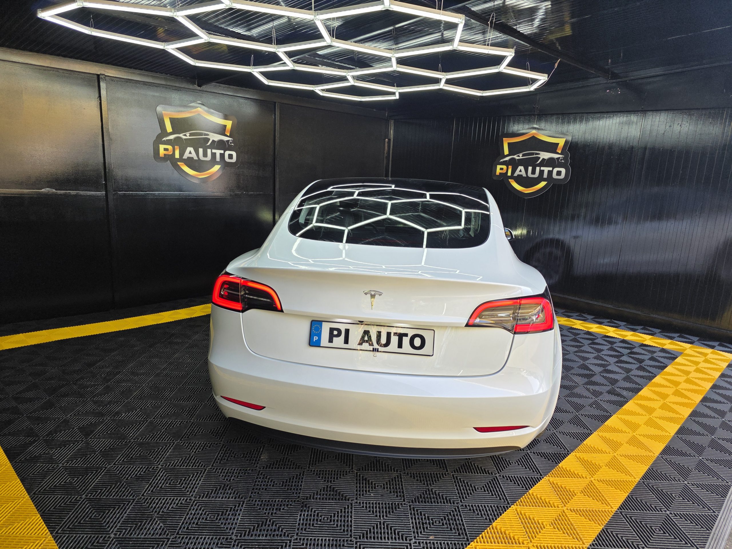 Tesla Model 3 Tracção Traseira