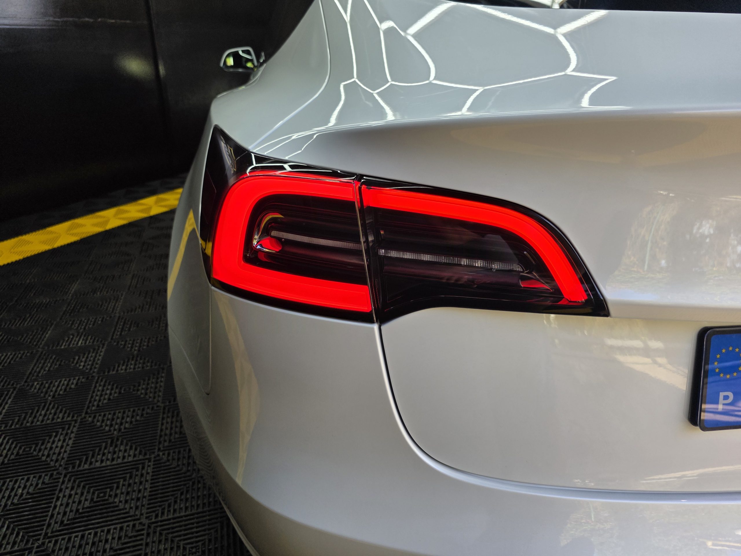 Tesla Model 3 Tracção Traseira
