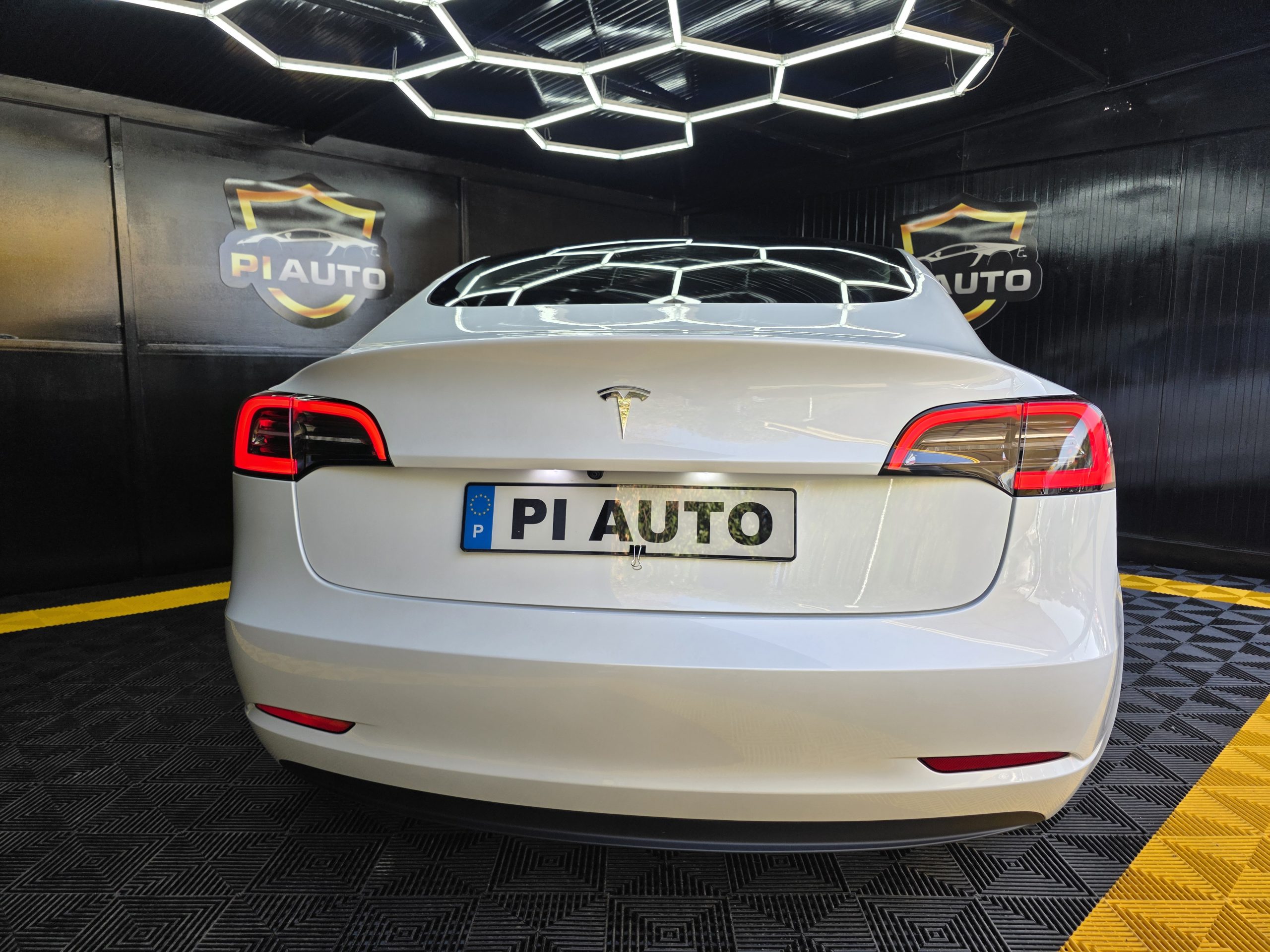 Tesla Model 3 Tracção Traseira