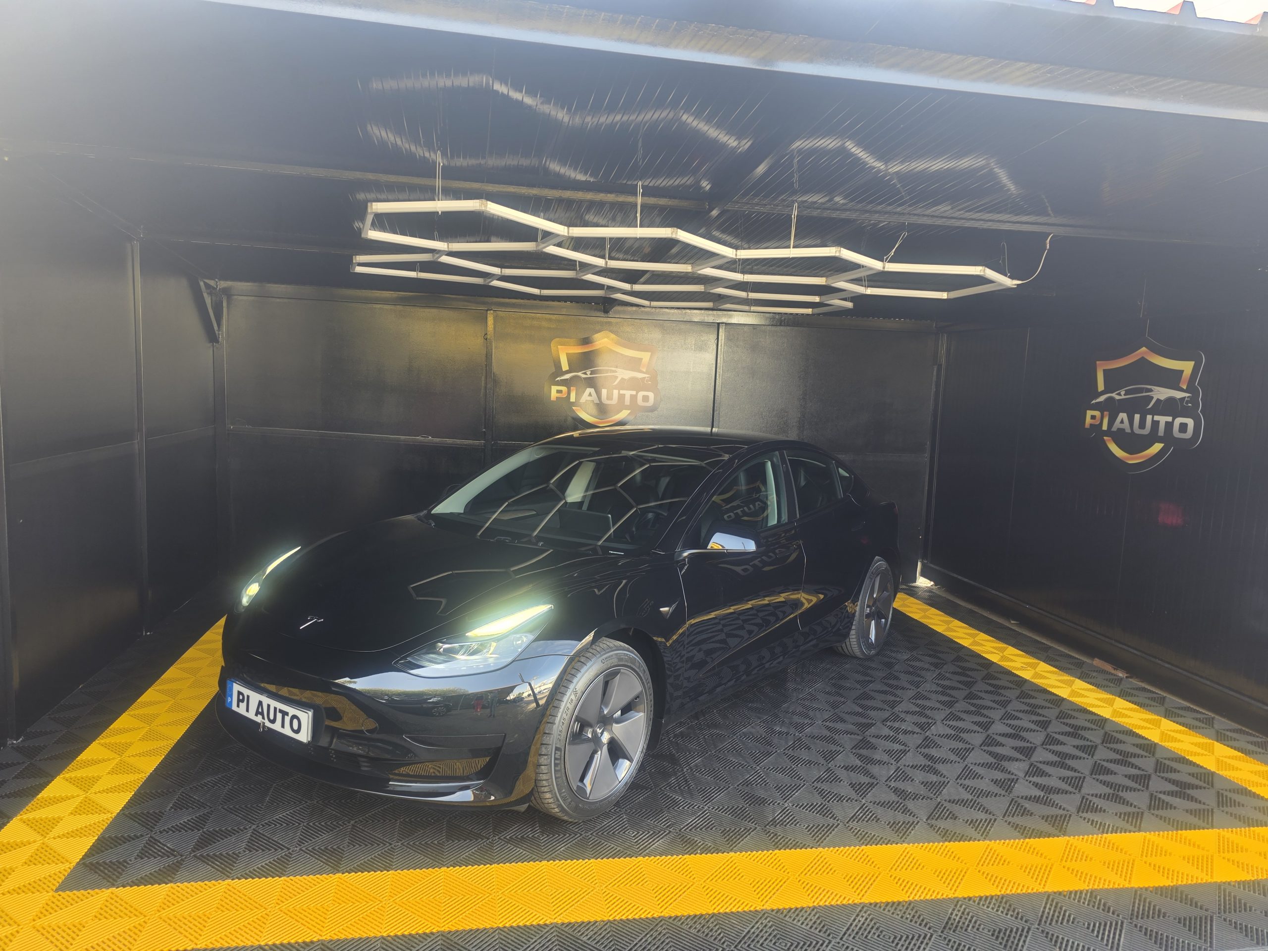 Tesla Model 3 Tracção Traseira