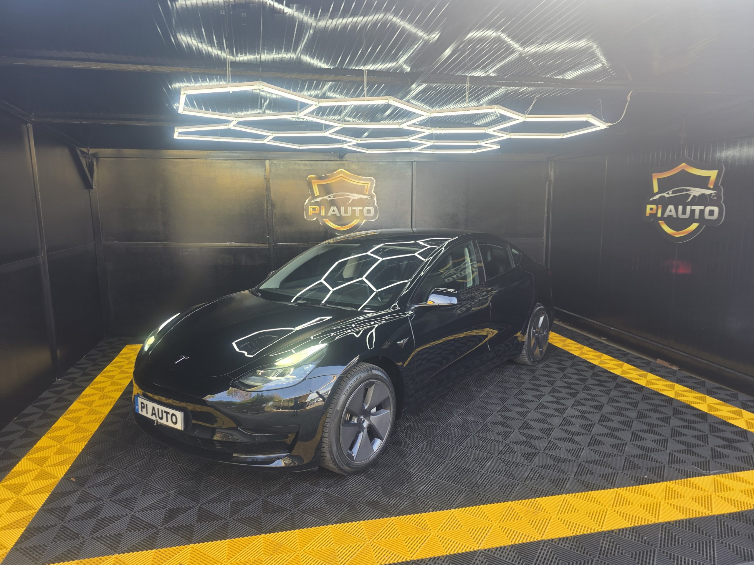 Tesla Model 3 Tração Traseira