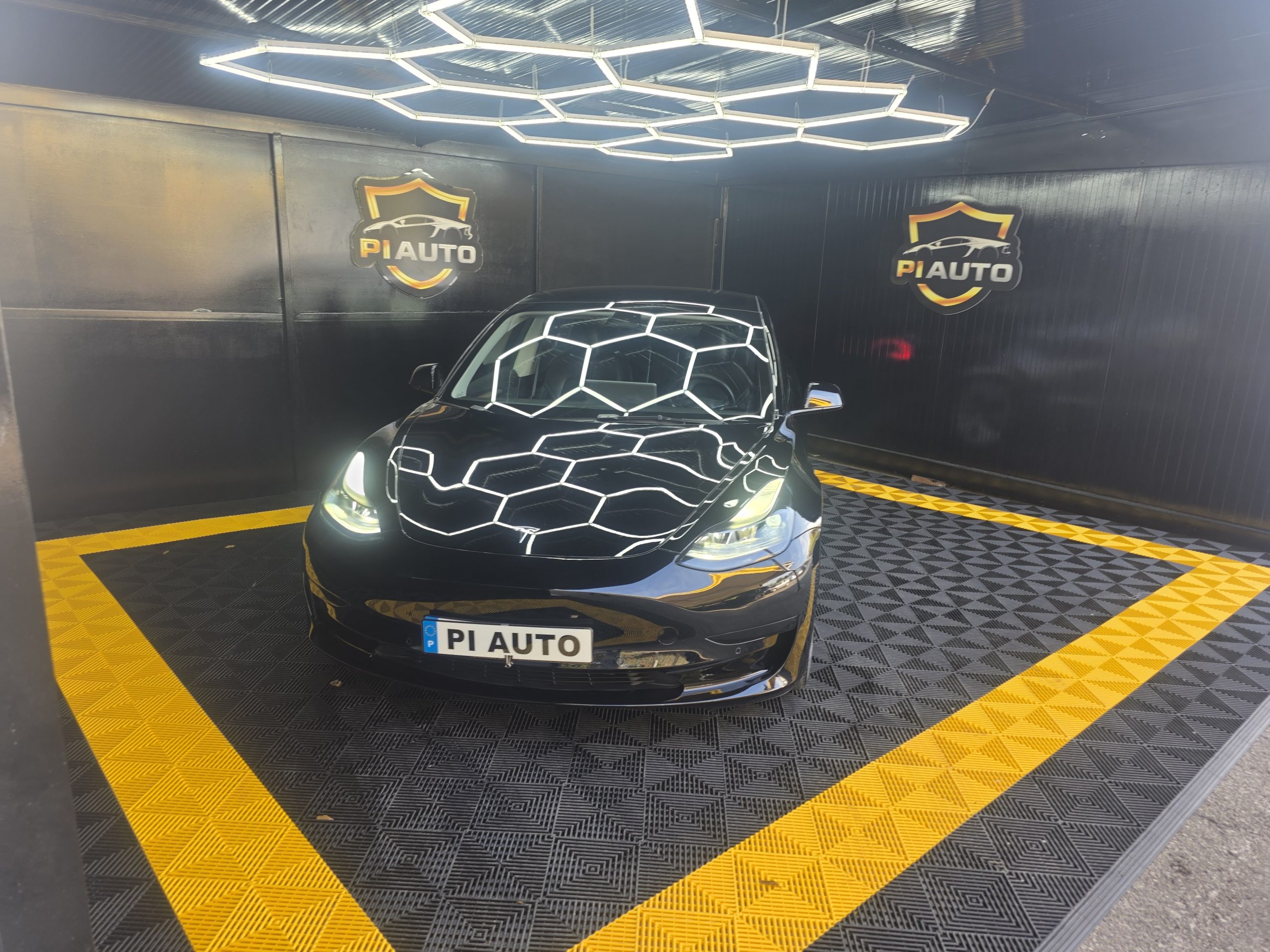 Tesla Model 3 Tração Traseira