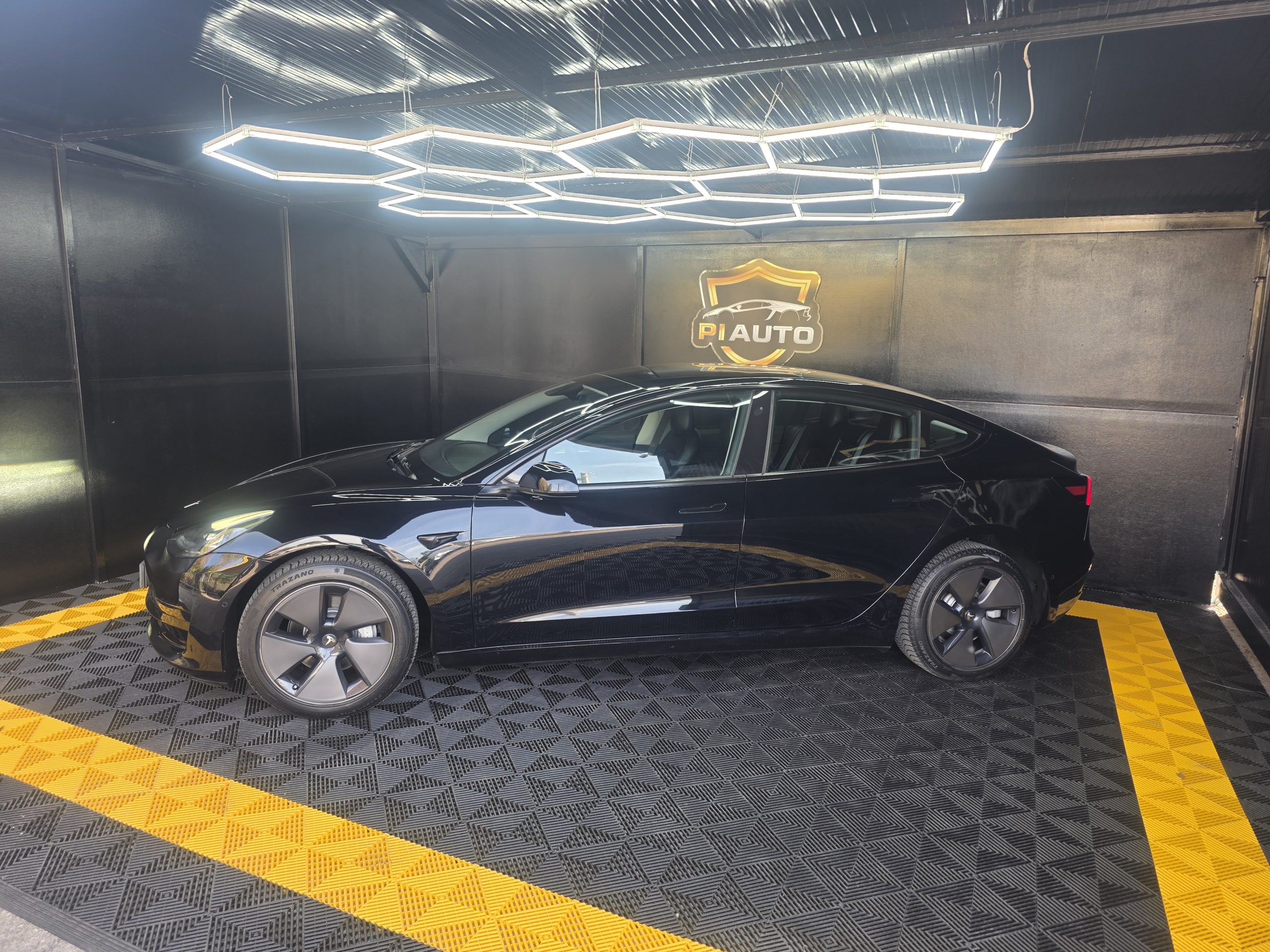 Tesla Model 3 Tração Traseira