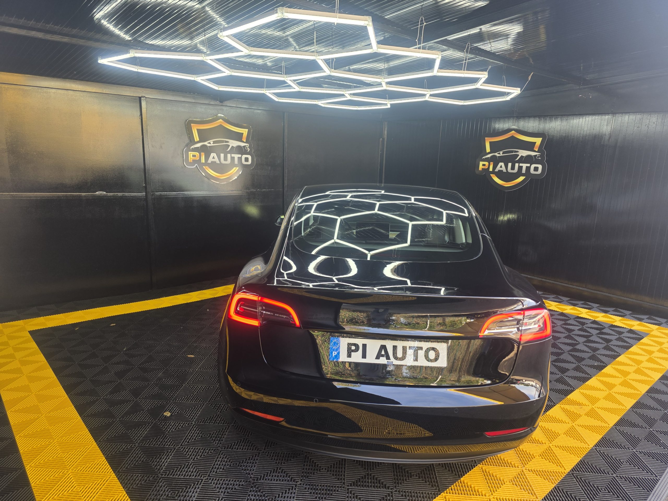 Tesla Model 3 Tração Traseira