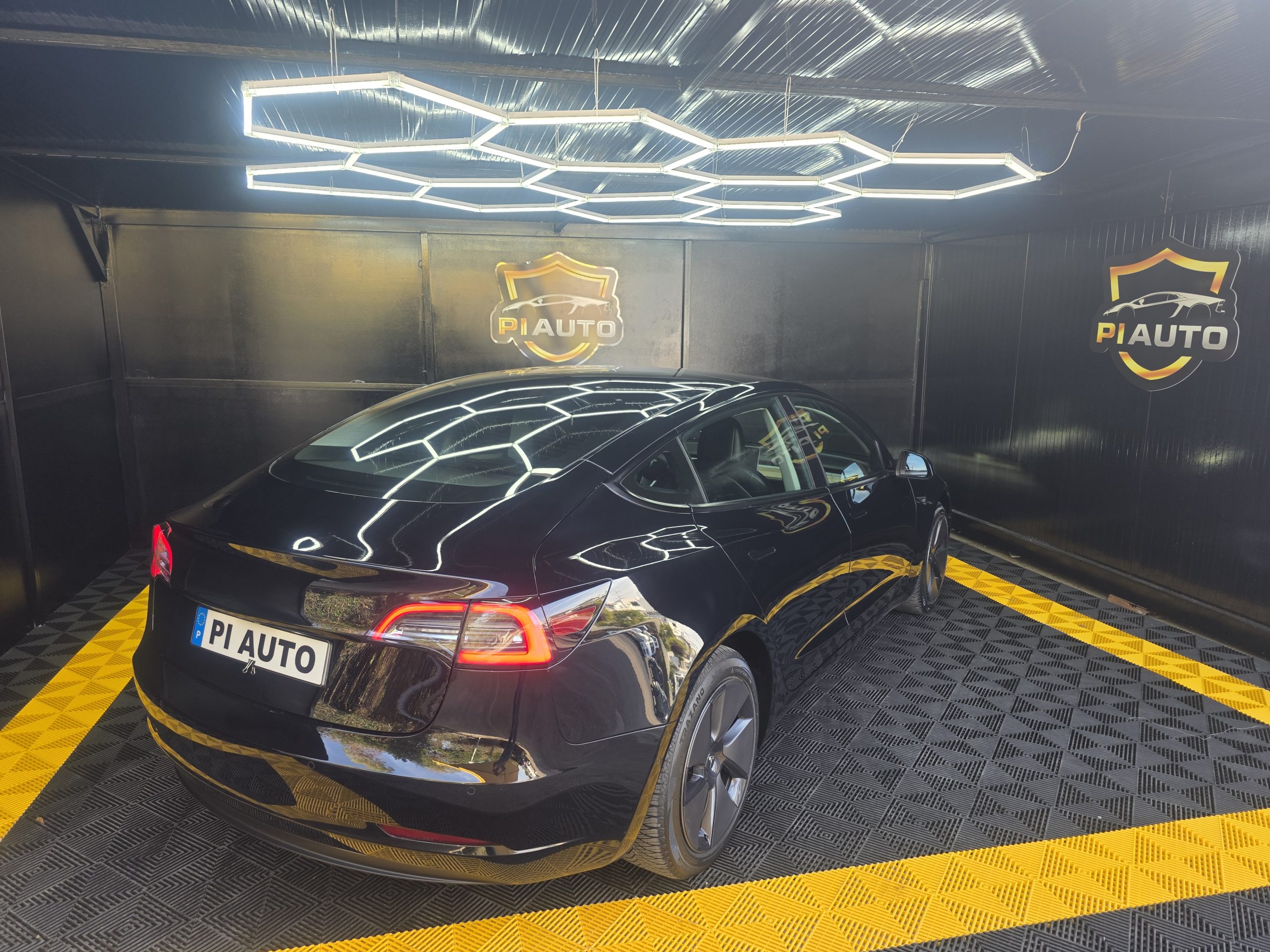 Tesla Model 3 Tração Traseira