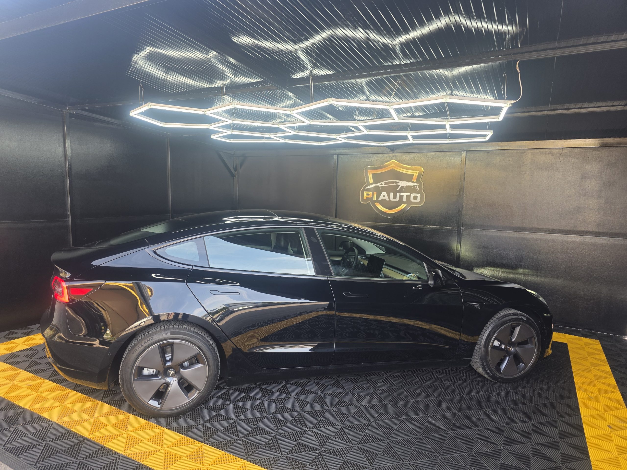 Tesla Model 3 Tração Traseira