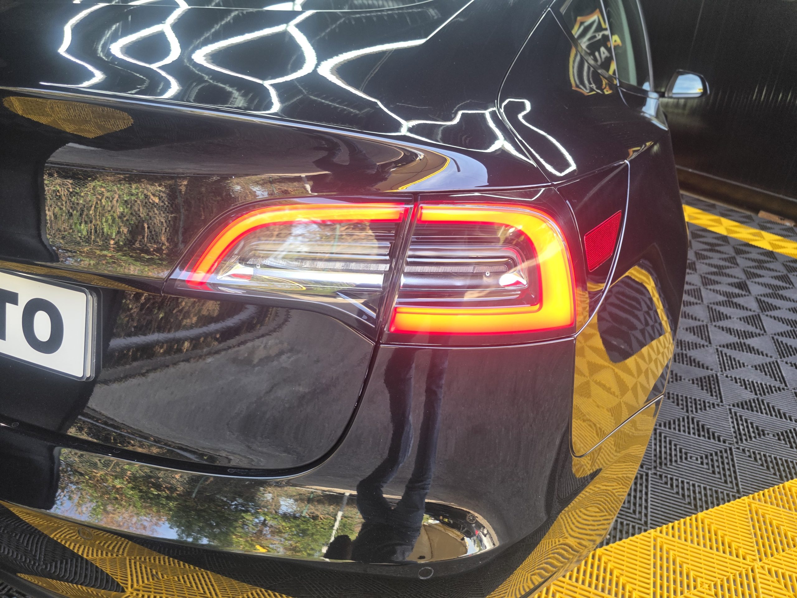 Tesla Model 3 Tração Traseira