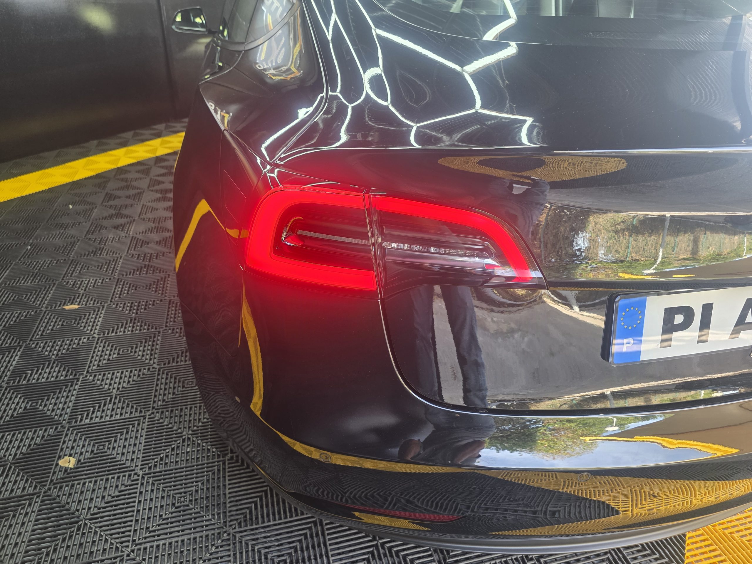 Tesla Model 3 Tração Traseira