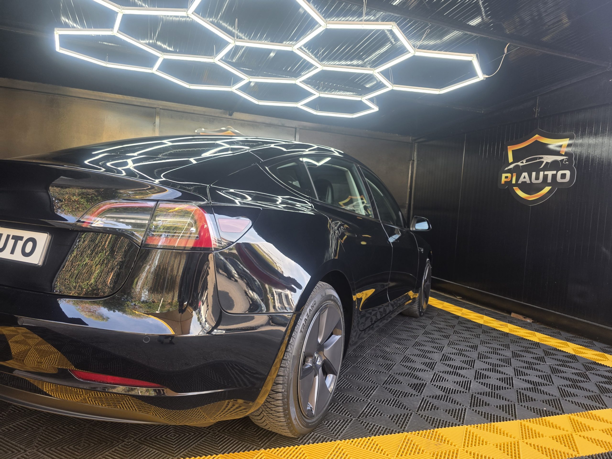 Tesla Model 3 Tração Traseira