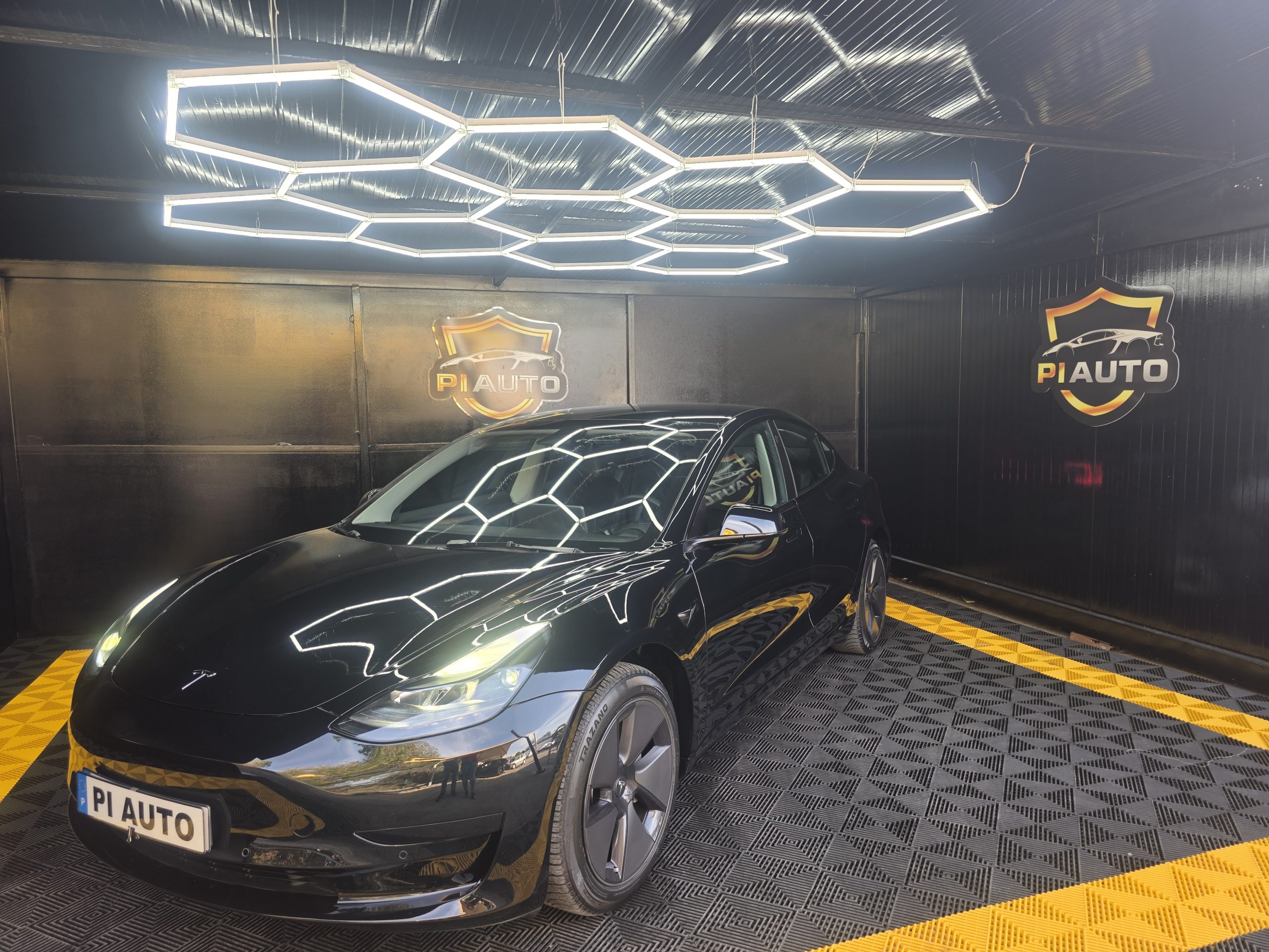 Tesla Model 3 Tração Traseira