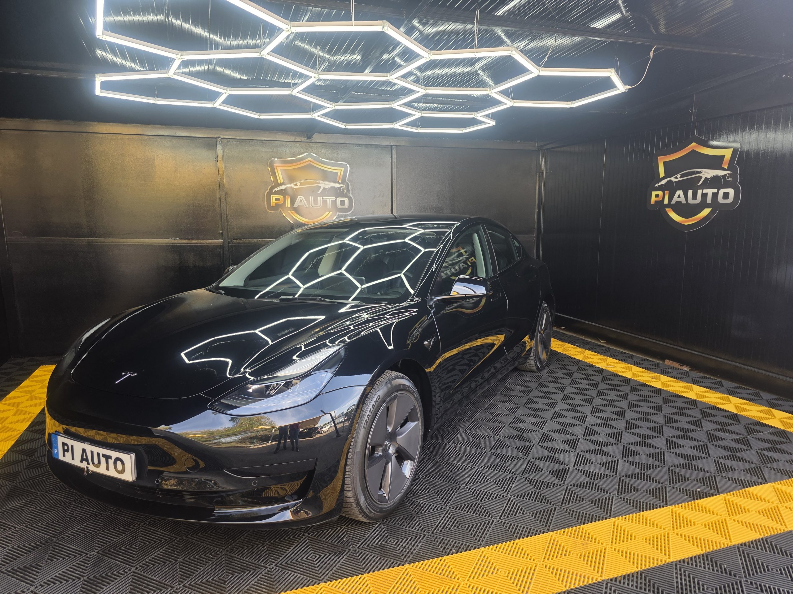 Tesla Model 3 Tração Traseira