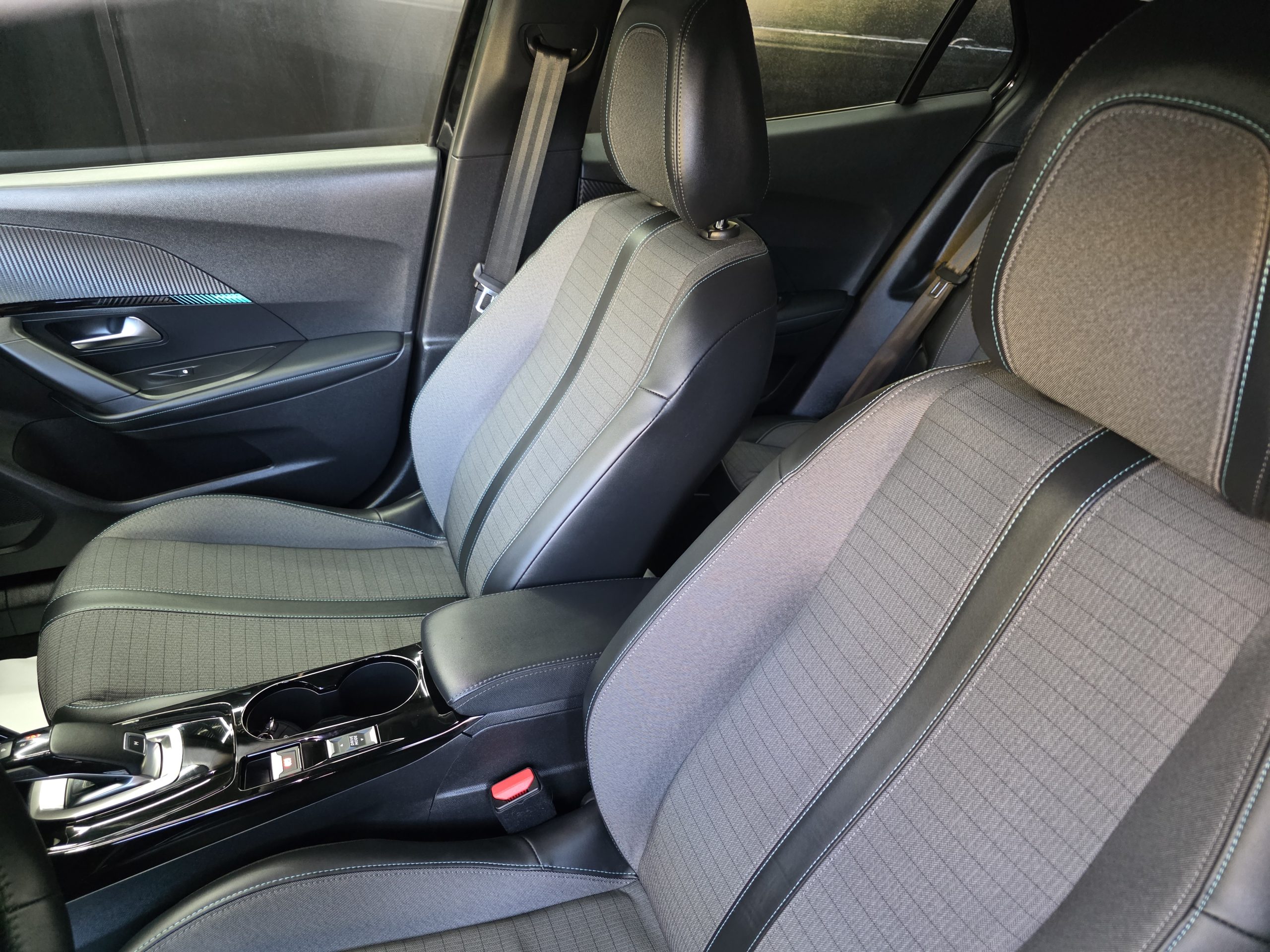 Peugeot 2008 1.5 BlueHDi Allure Pack EAT8