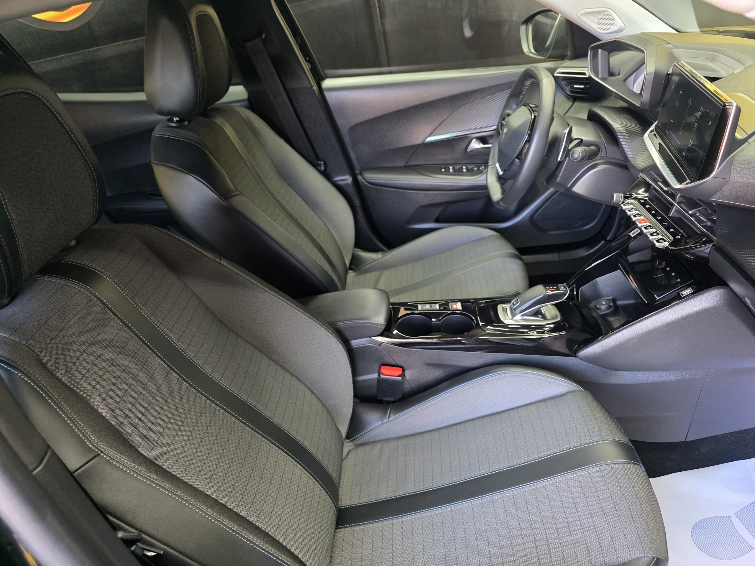 Peugeot 2008 1.5 BlueHDi Allure Pack EAT8