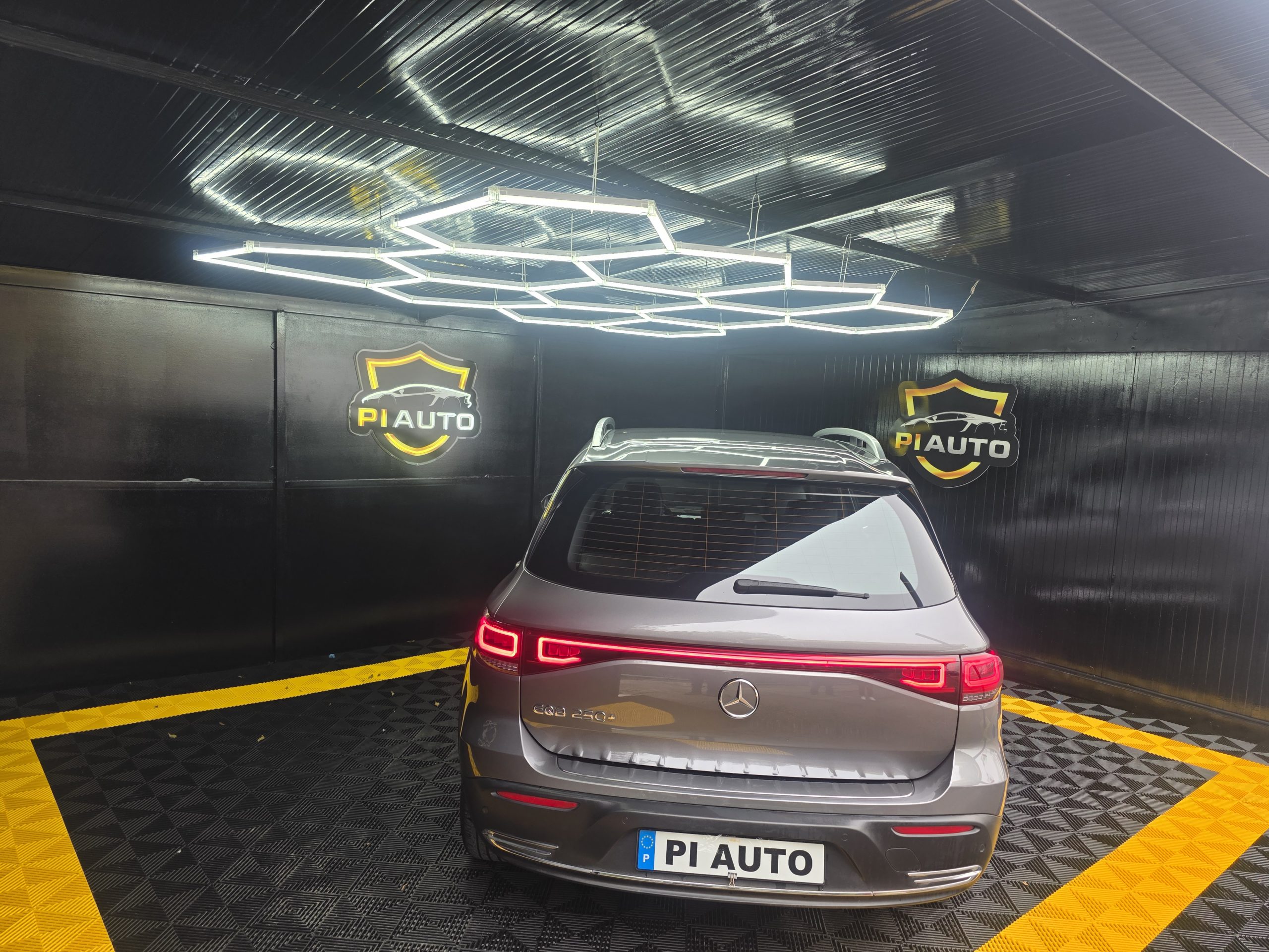 Mercedes-Benz EQB 250+ Edition