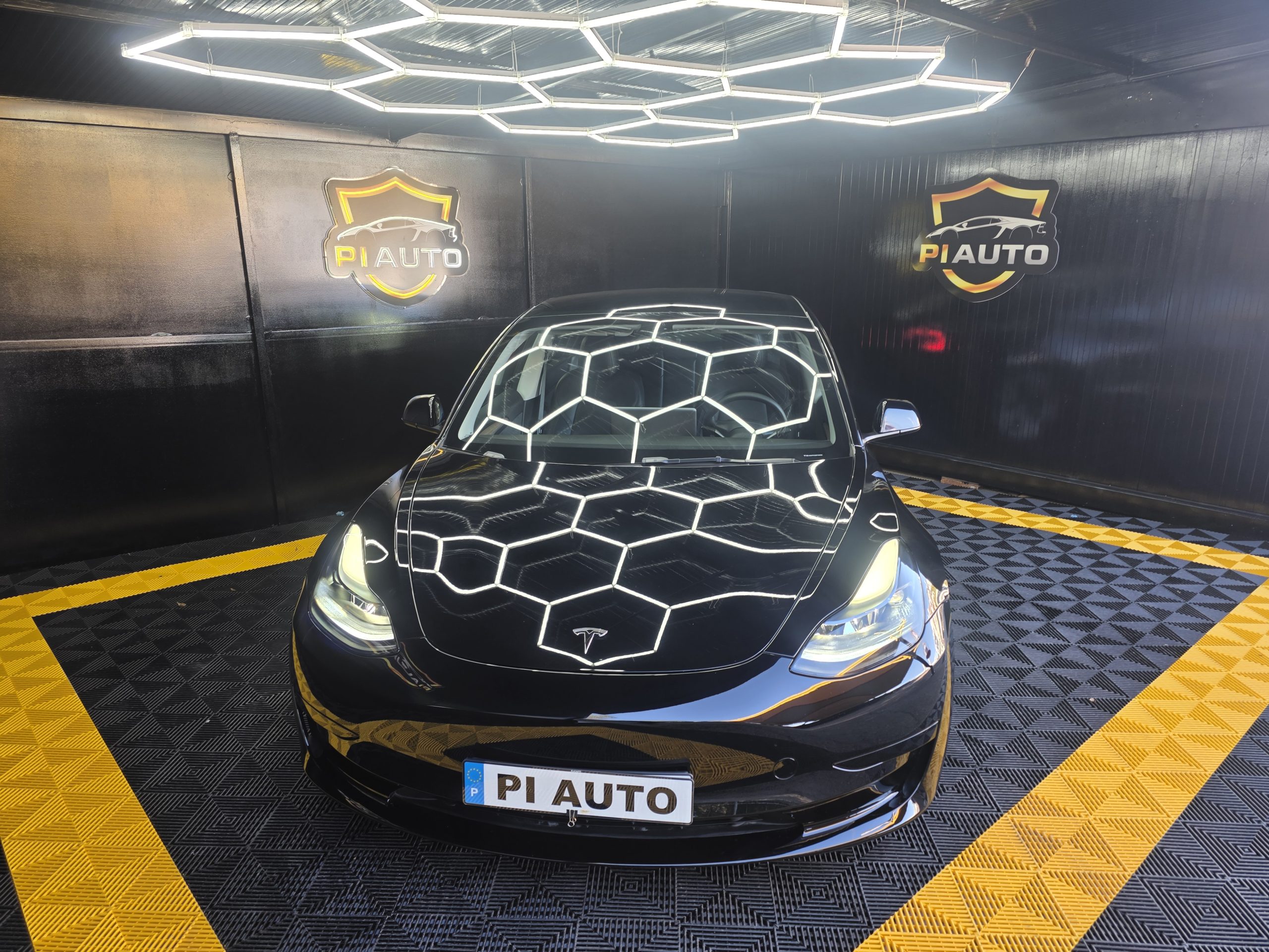 Tesla Model 3 Tracção Traseira