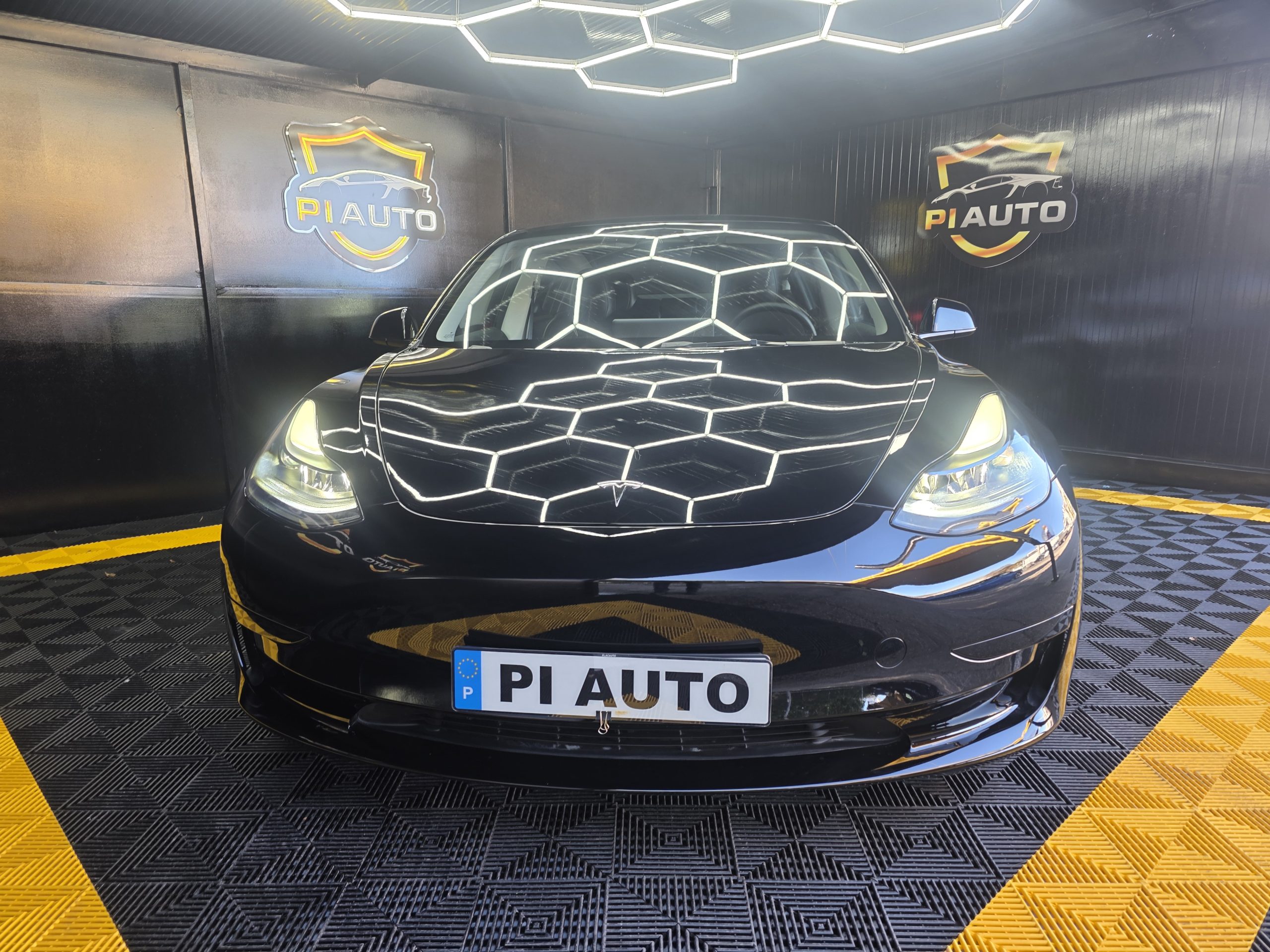 Tesla Model 3 Tracção Traseira