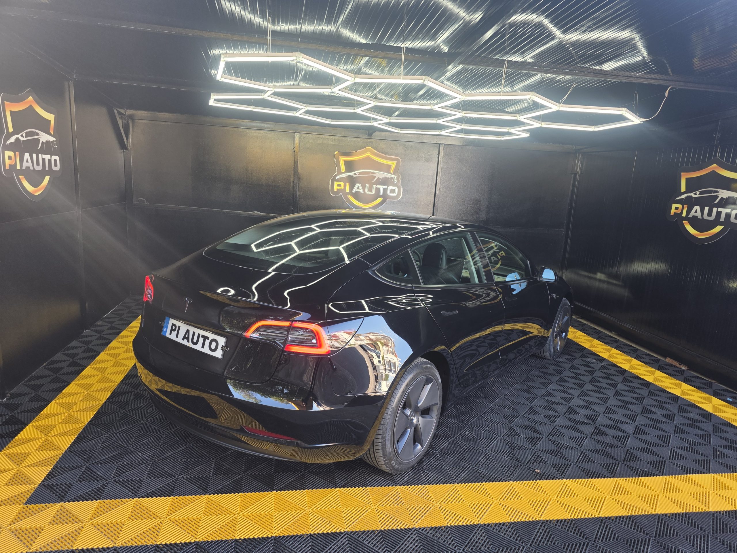 Tesla Model 3 Tracção Traseira