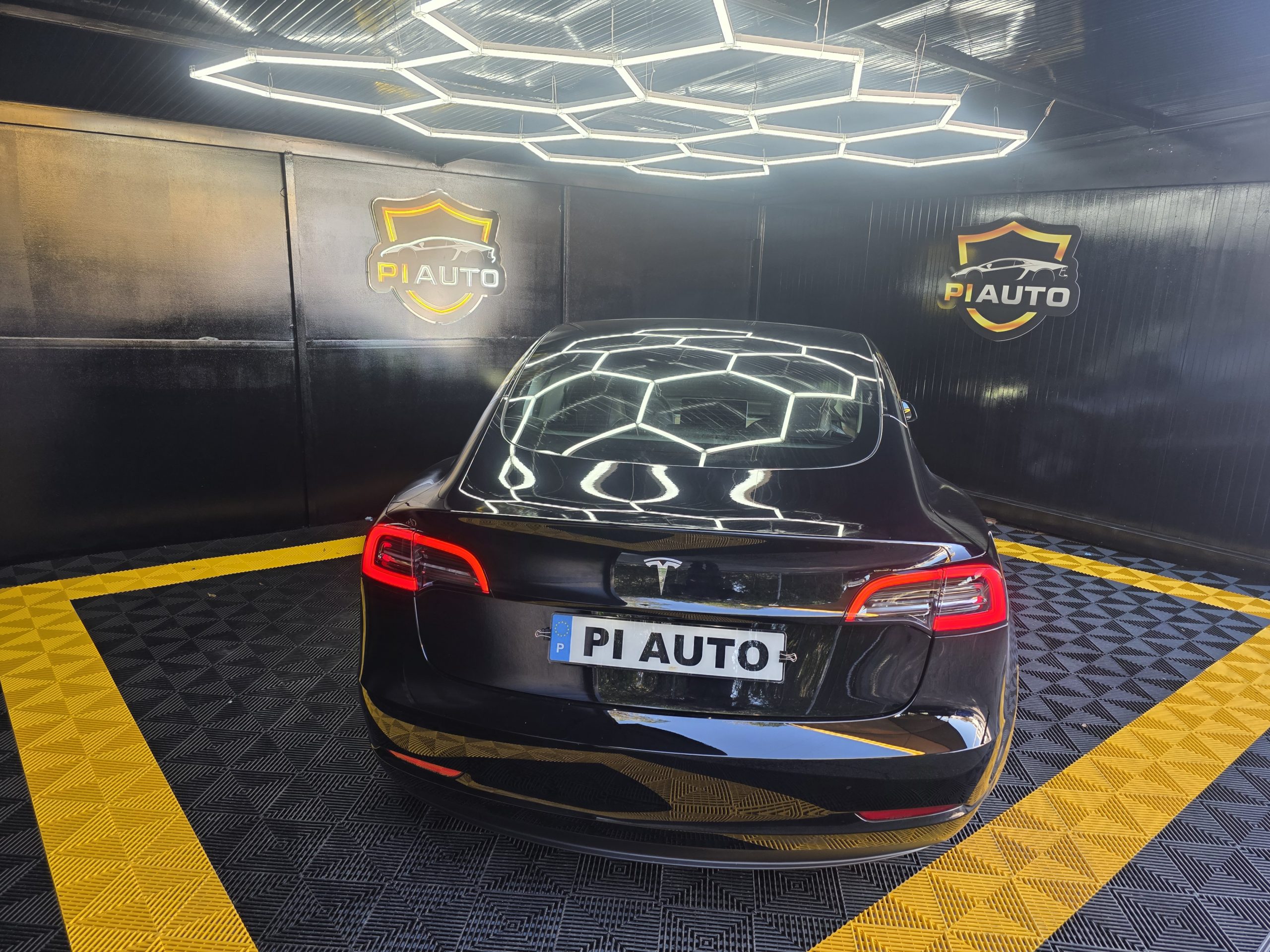 Tesla Model 3 Tracção Traseira