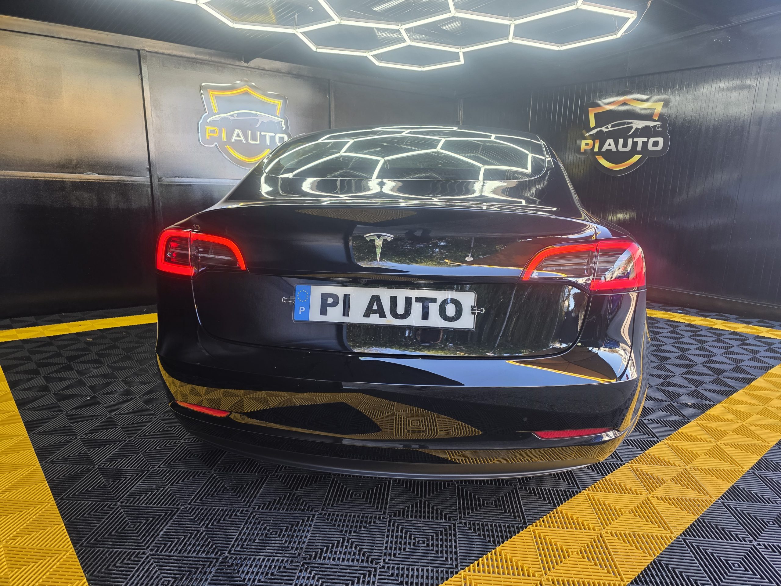 Tesla Model 3 Tracção Traseira