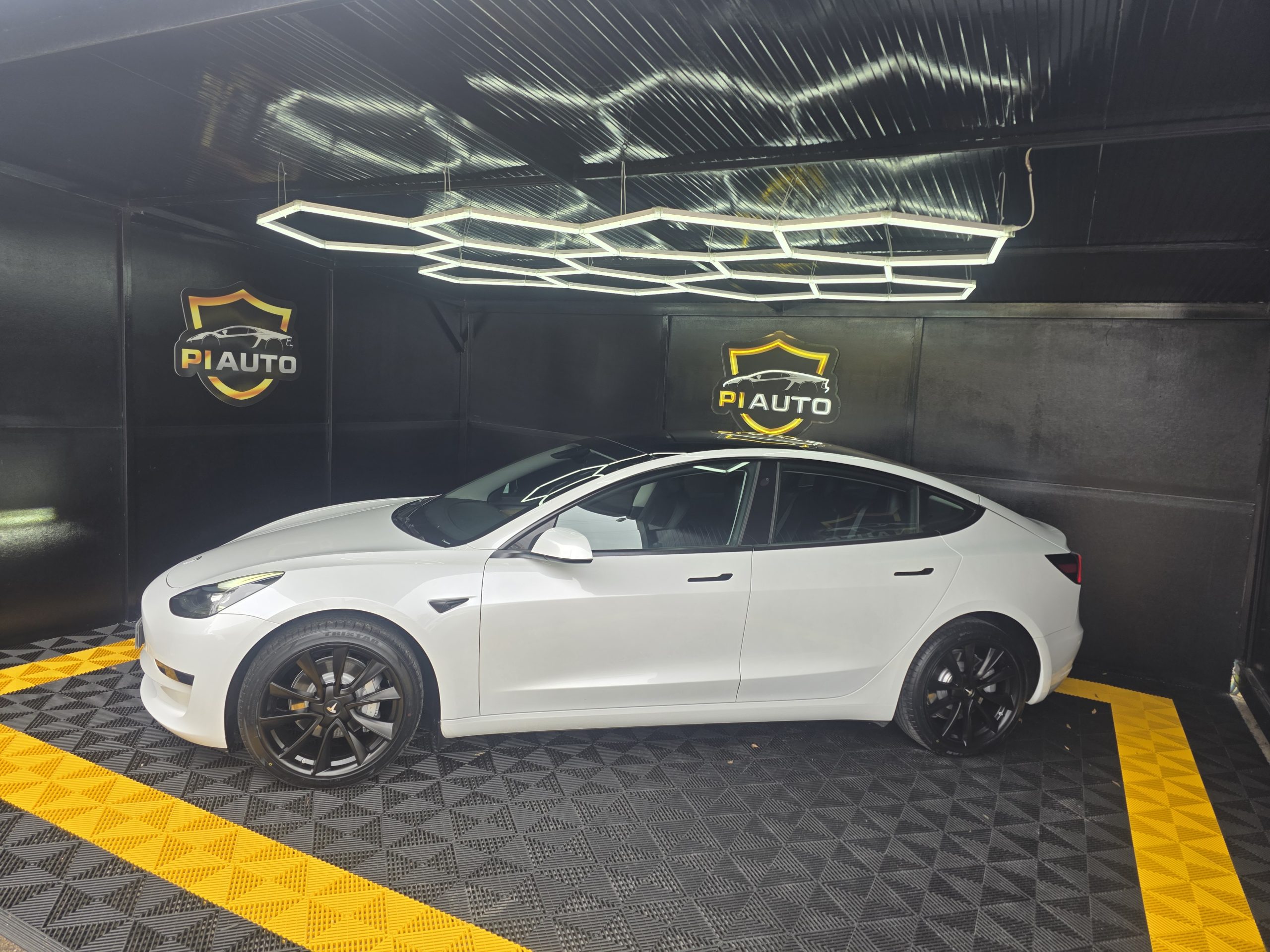 Tesla Model 3 Tracção Traseira