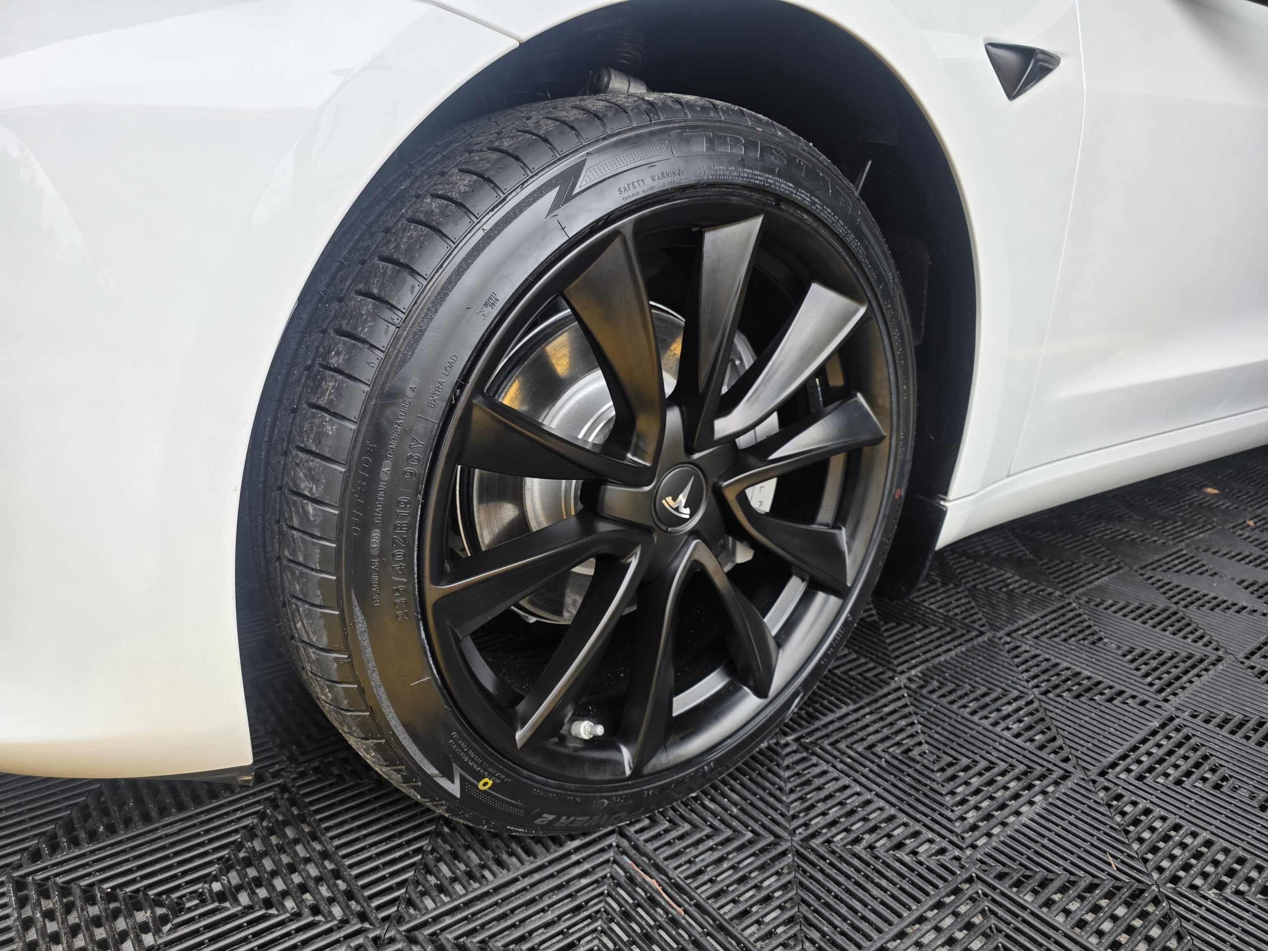 Tesla Model 3 Tracção Traseira