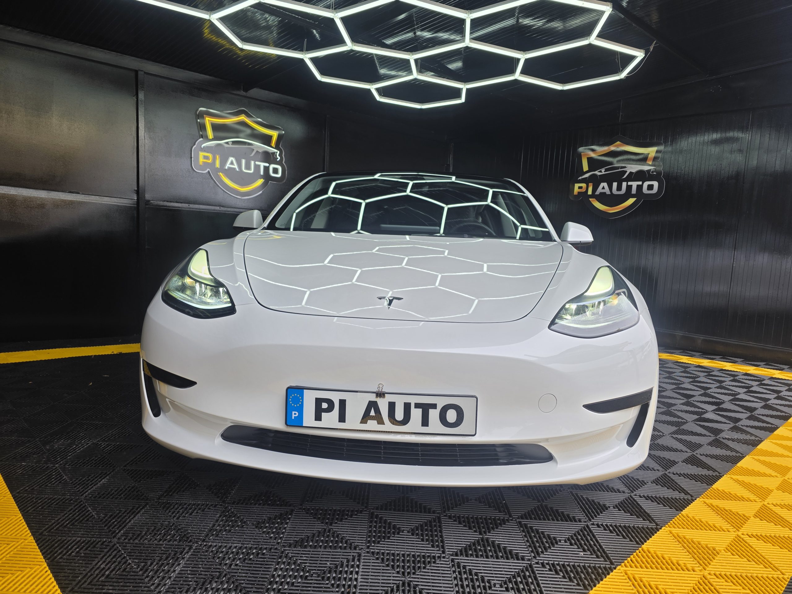 Tesla Model 3 Tracção Traseira