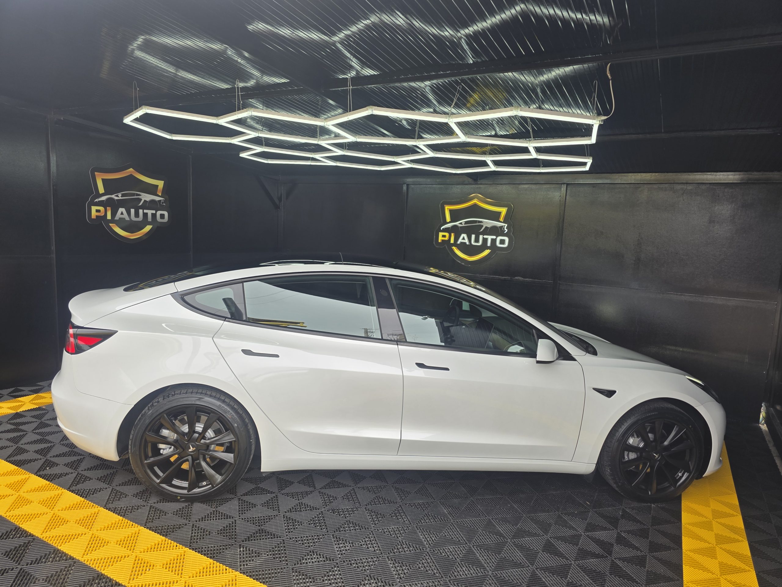 Tesla Model 3 Tracção Traseira