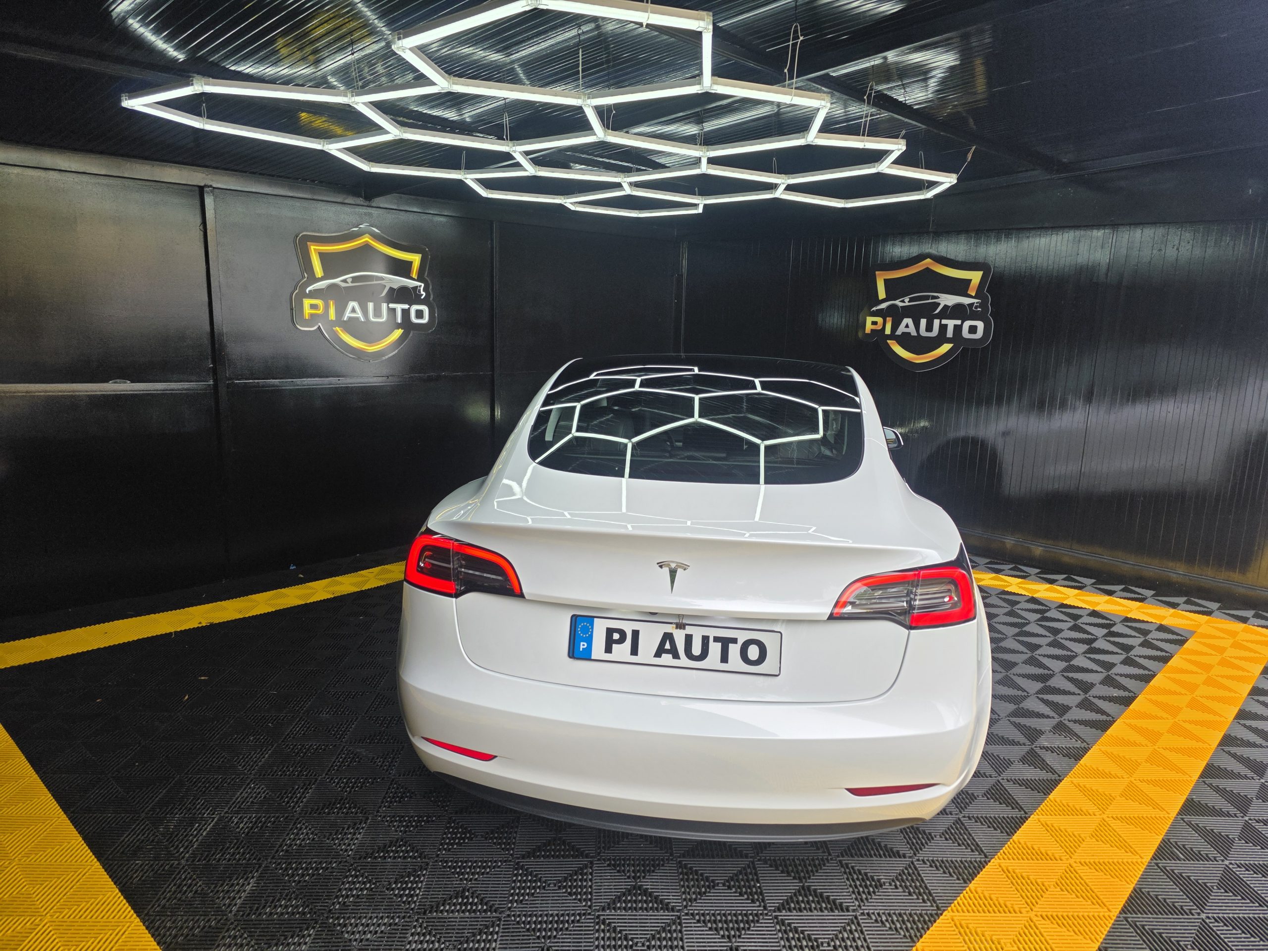 Tesla Model 3 Tracção Traseira