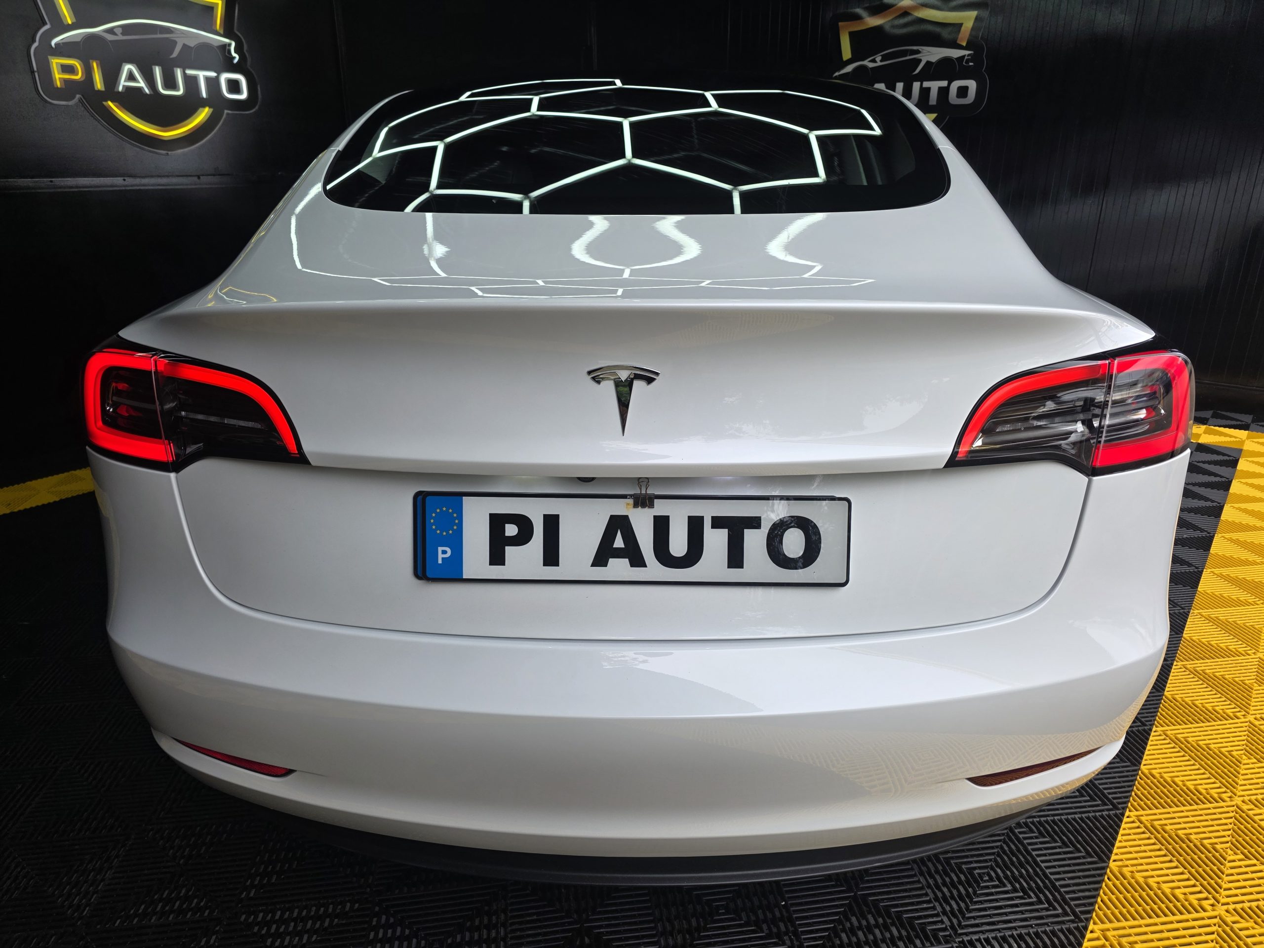 Tesla Model 3 Tracção Traseira