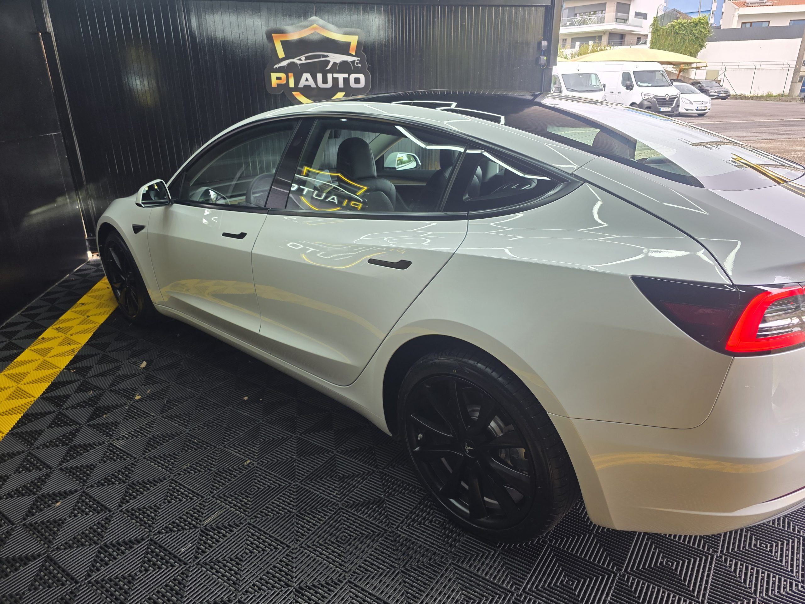 Tesla Model 3 Tracção Traseira