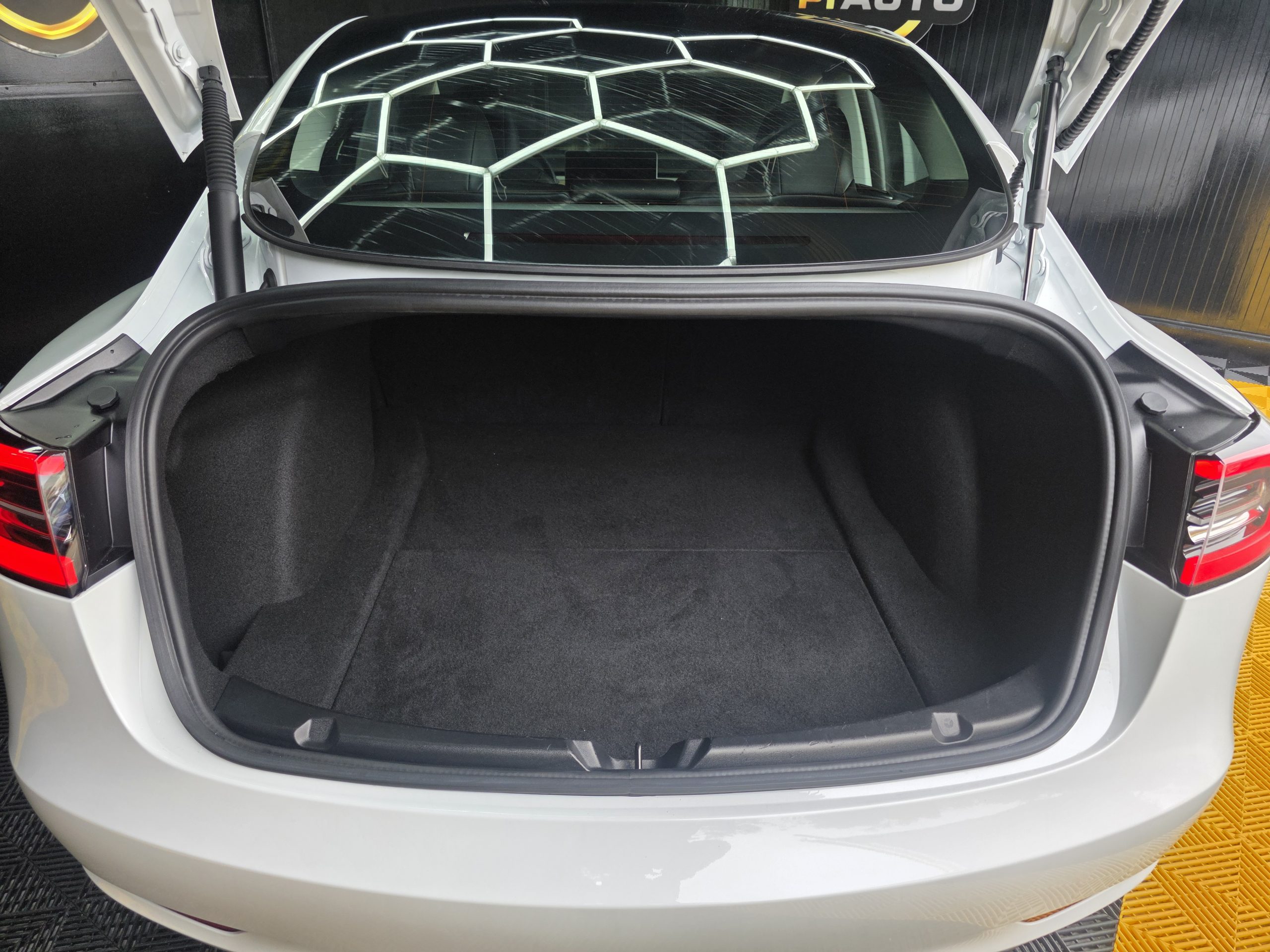 Tesla Model 3 Tracção Traseira