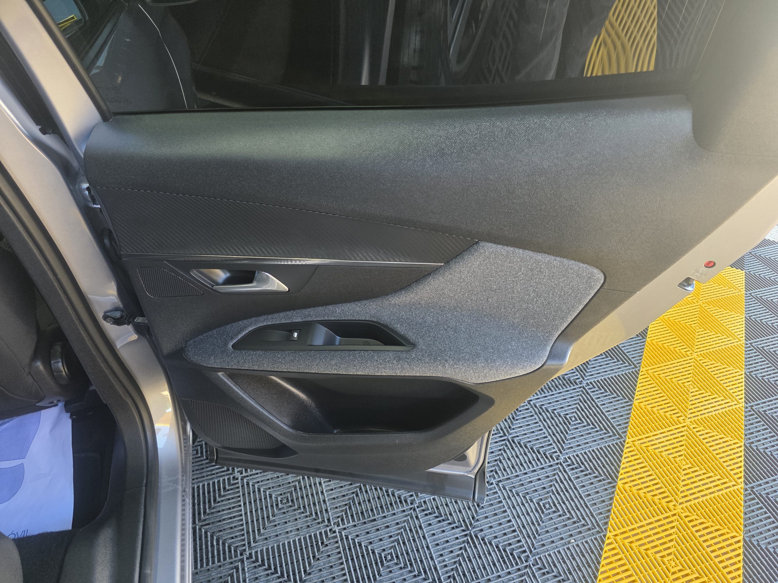 Peugeot 3008 1.5 BlueHDi Allure EAT8