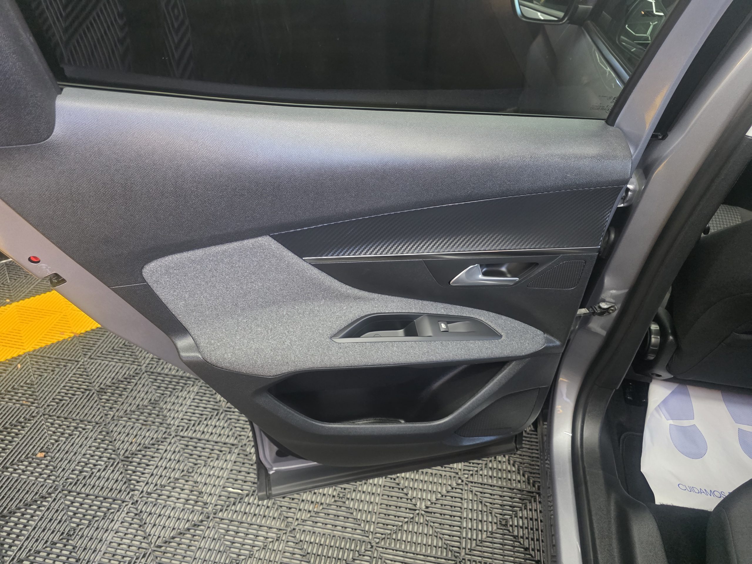 Peugeot 3008 1.5 BlueHDi Allure EAT8