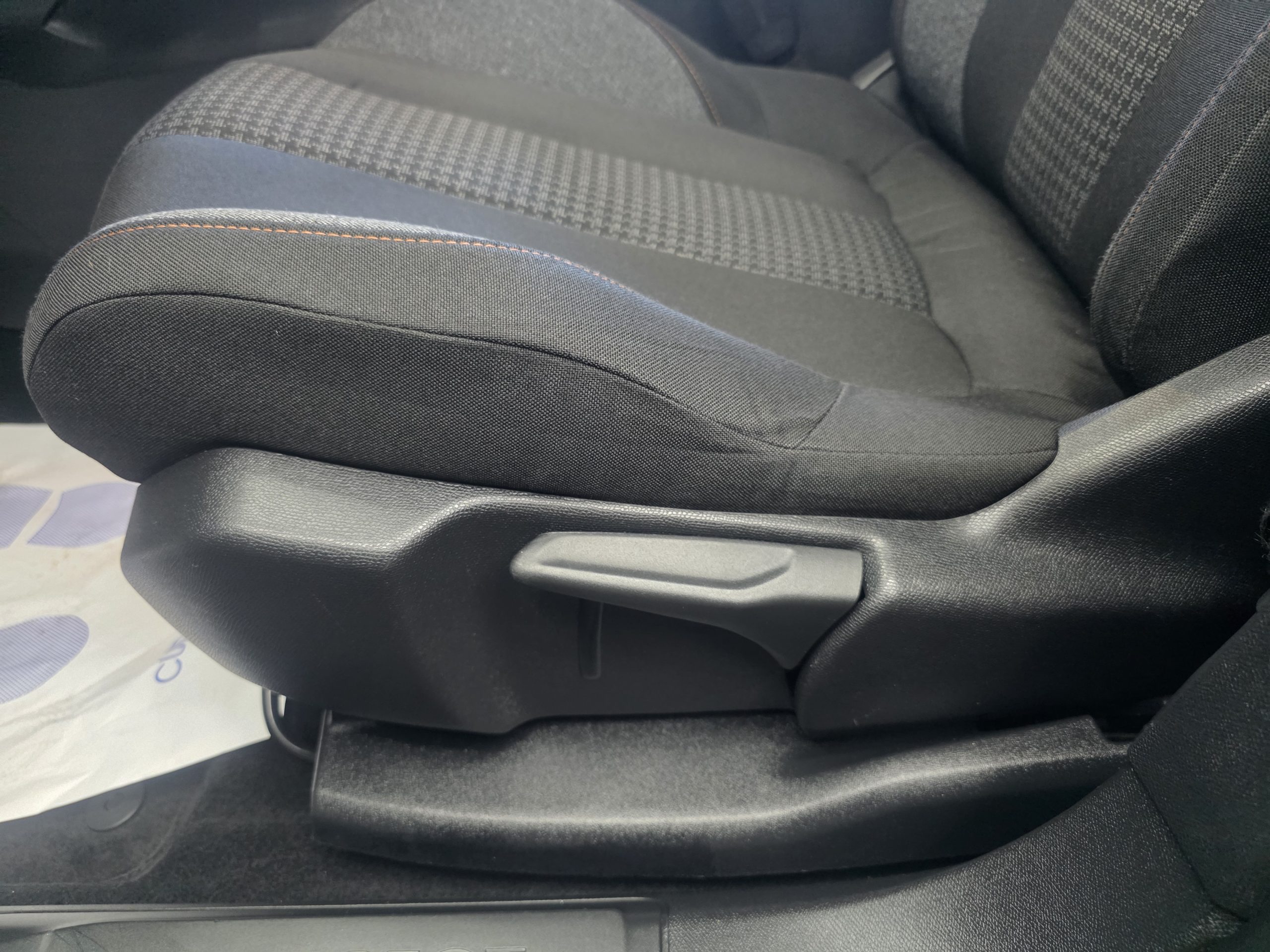 Peugeot 3008 1.5 BlueHDi Allure EAT8