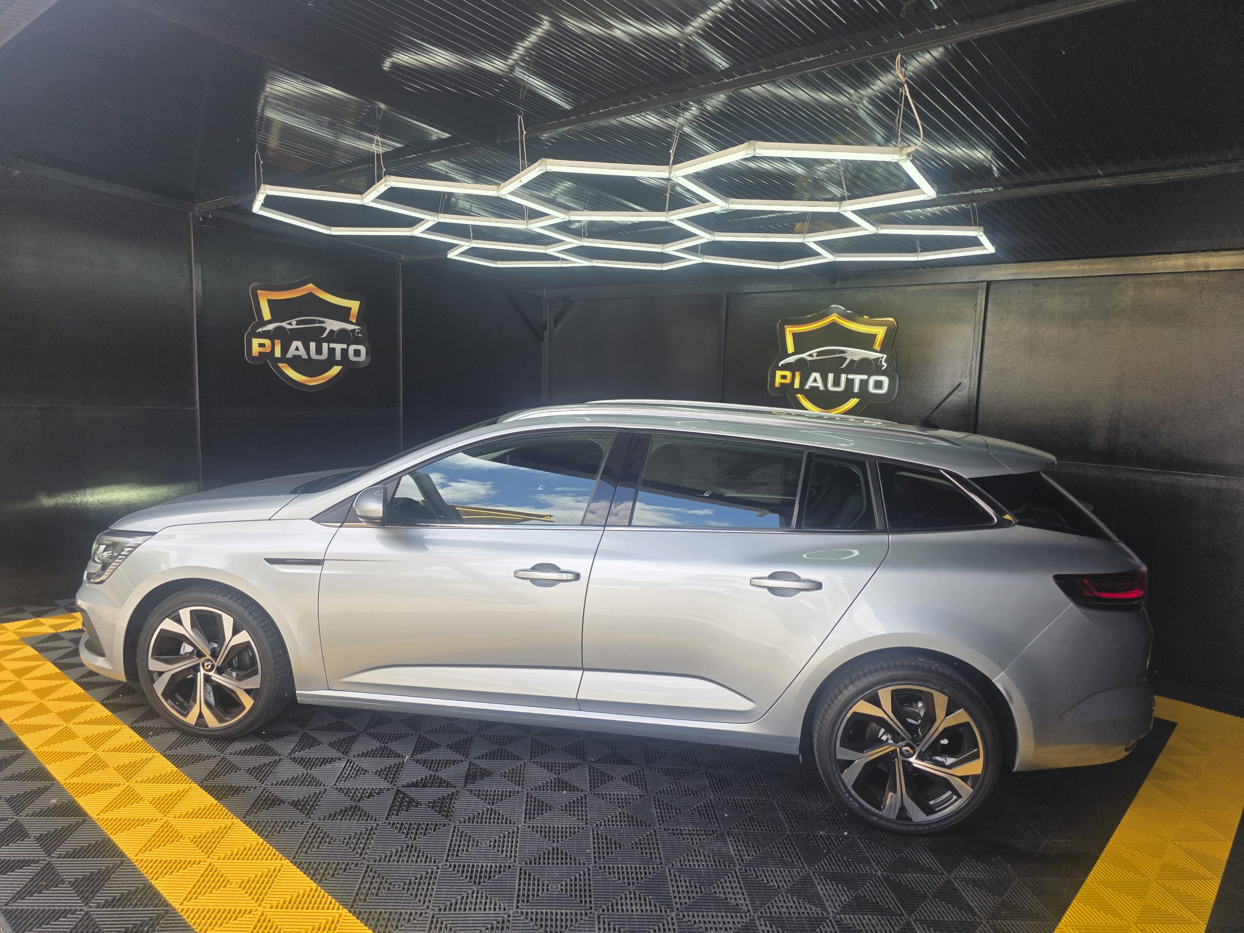 RENAULT MEGANE SPORT TOURER 1.5 BLUEHDI