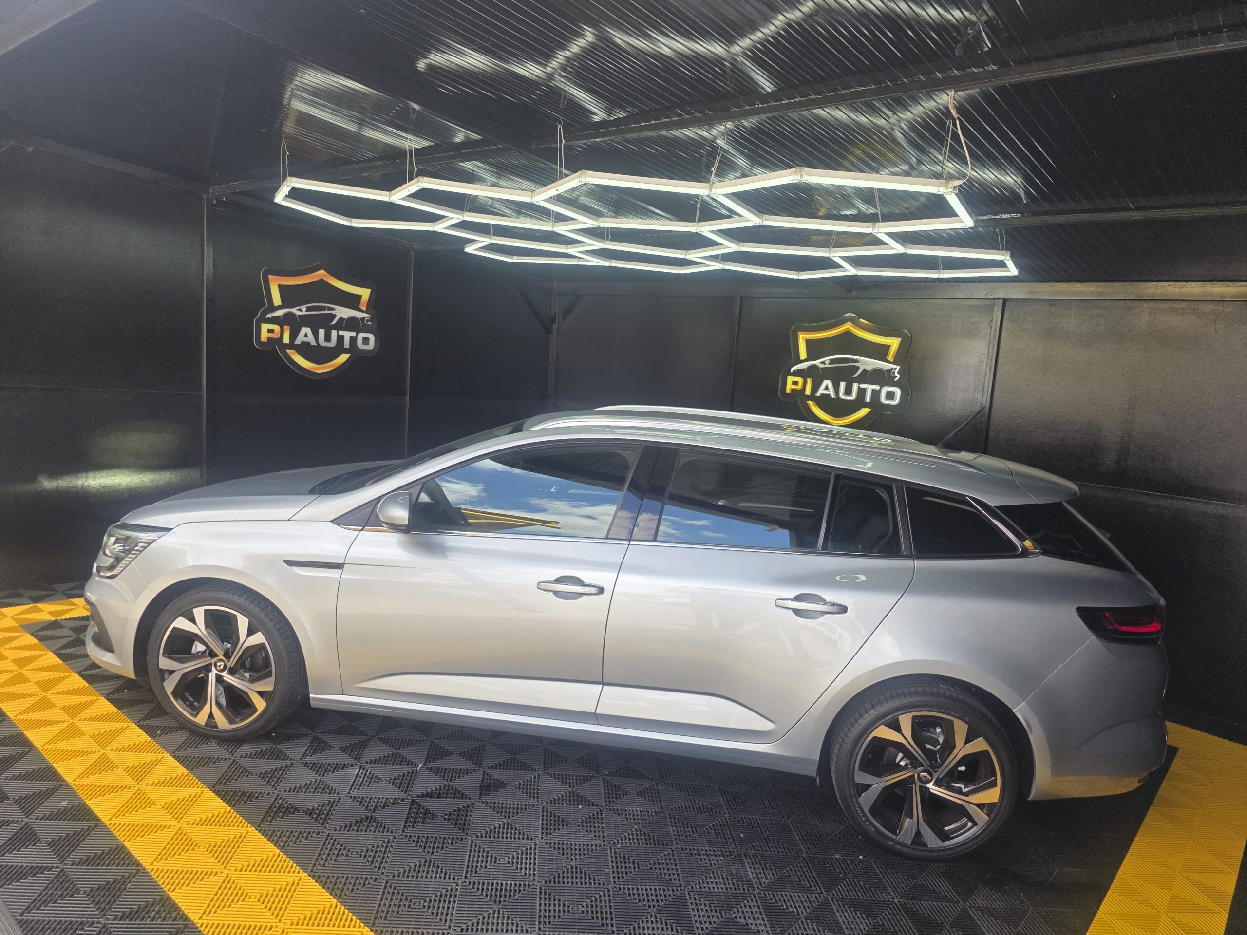 RENAULT MEGANE SPORT TOURER 1.5 BLUEHDI