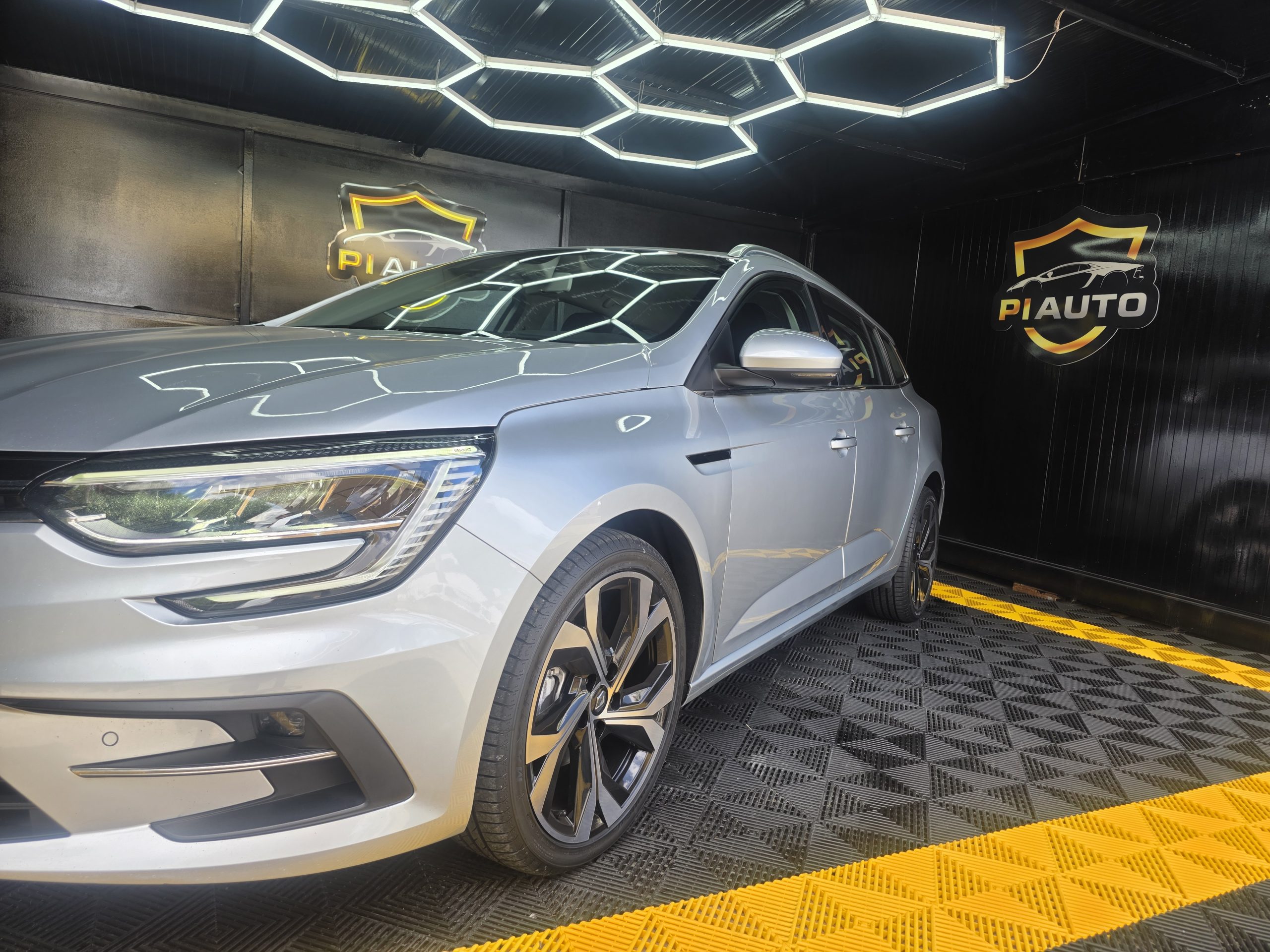 RENAULT MEGANE SPORT TOURER 1.5 BLUEHDI