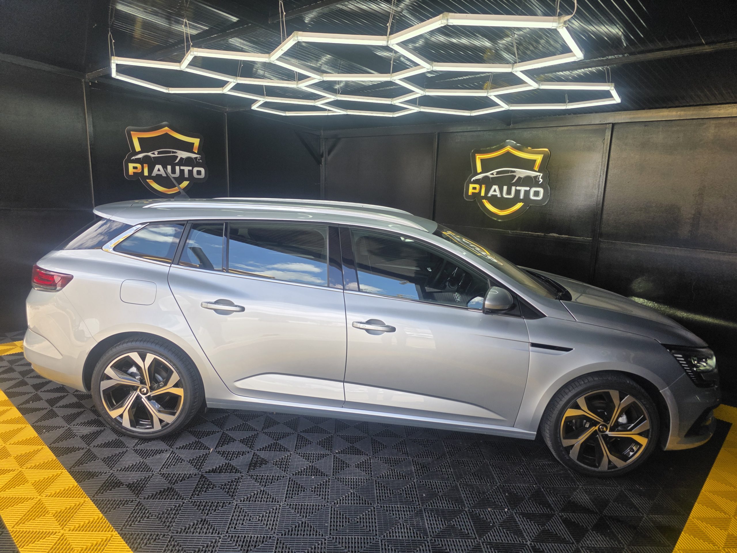 RENAULT MEGANE SPORT TOURER 1.5 BLUEHDI